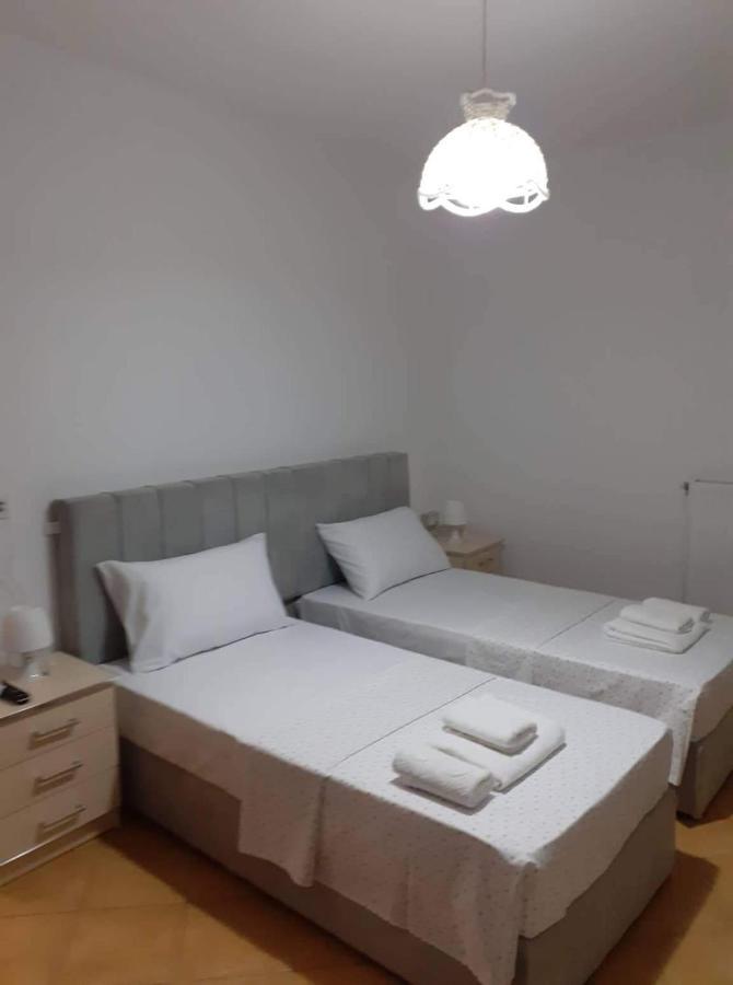 Guest House Krishen Përmet Esterno foto